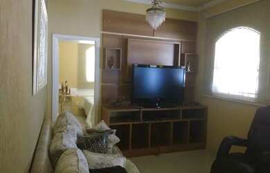 Imagem: A casa possui 3 Dormitórios, 3 Banheiros, 5 Vagas na garagem