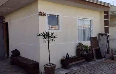 Imagem: A casa possui 2 Dormitórios, 1 Banheiro e 1 Vaga na garagem