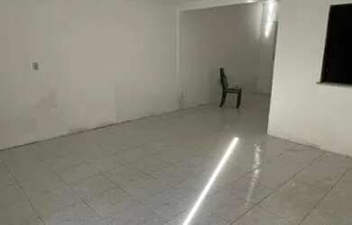 Imagem: A casa possui 2 Dormitórios, 2 Banheiros, 2 Vagas na garagem