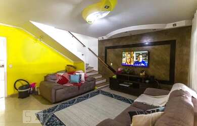 Imagem: A casa possui 2 Dormitórios, 1 Banheiro, 2 Vagas na garagem