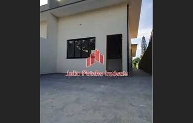 Imagem: A casa possui 3 Dormitórios, 2 Banheiros, 2 Vagas na garagem