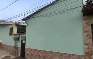 Imagem: A casa possui 1 Dormitório, 1 Banheiro e está localizado