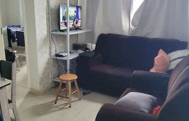 Imagem: O apartamento possui 2 Dormitórios, 1 Banheiro, 1 Vaga na garagem