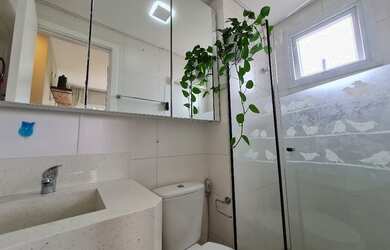 Imagem: O apartamento possui 2 Dormitórios, 1 Banheiro, 1 Vaga na garagem