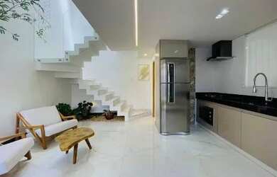 Imagem: A casa possui 3 Dormitórios, 3 Banheiros, 2 Vagas na garagem