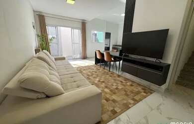 Imagem: A casa possui 3 Dormitórios, 3 Banheiros, 2 Vagas na garagem