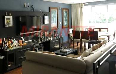 Imagem: A casa possui 4 Dormitórios, 4 Banheiros, 3 Vagas na garagem