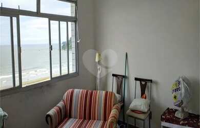 Imagem: O apartamento possui 1 Dormitório, 1 Banheiro, 1 Vaga na garagem