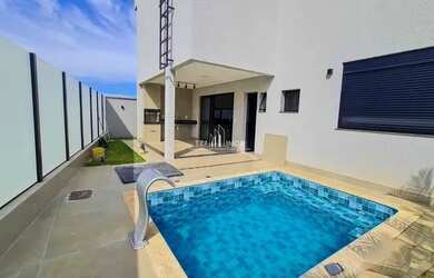 Imagem: A casa em condomínio possui 4 Dormitórios, 5 Banheiros, 4