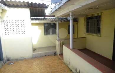 Imagem: A casa possui 5 Dormitórios, 3 Banheiros, 3 Vagas na garagem