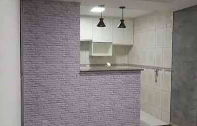 Imagem: O apartamento possui 2 Dormitórios, 1 Banheiro, 1 Vaga na garagem