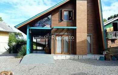 Imagem: A casa possui 2 Dormitórios, 2 Banheiros, 2 Vagas na garagem