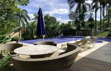 Imagem: A casa em condomínio possui 4 Dormitórios, 5 Banheiros, 2