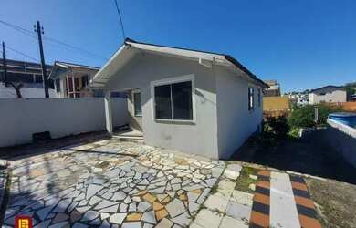 Imagem: A casa possui 2 Dormitórios, 1 Banheiro, 70m² de Área e