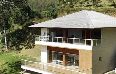 Imagem: A casa em condomínio possui 4 Dormitórios, 4 Banheiros, 4