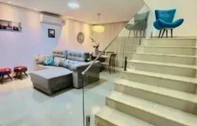 Imagem: A casa possui 2 Dormitórios, 1 Banheiro, 2 Vagas na garagem