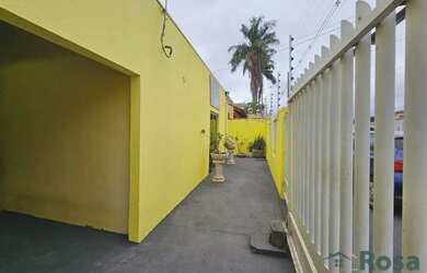 Imagem: A casa possui 3 Dormitórios, 3 Banheiros, 5 Vagas na garagem