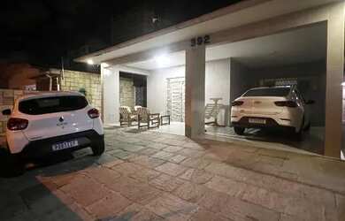 Imagem: A casa possui 3 Dormitórios, 3 Banheiros, 3 Vagas na garagem