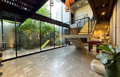 Imagem 15: Casa inteligente no estilo industrial localizada no Condomínio Green...