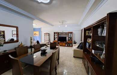 Imagem: O apartamento possui 4 Dormitórios, 5 Banheiros, 2 Vagas na