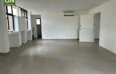 Imagem: O depósito possui 2 Vagas na garagem e 160m² de Área e está