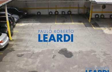 Imagem: O depósito possui 5 Vagas na garagem e 360m² de Área e está