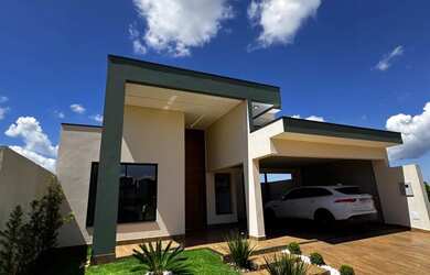 Imagem: A casa em condomínio possui 3 Dormitórios, 3 Banheiros, 3