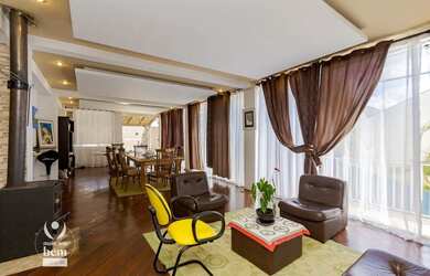 Imagem: A casa possui 5 Dormitórios, 5 Banheiros, 5 Vagas na garagem