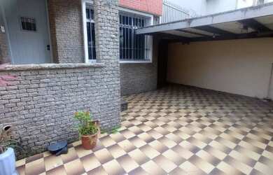 Imagem: A casa possui 2 Dormitórios, 2 Banheiros, 2 Vagas na garagem