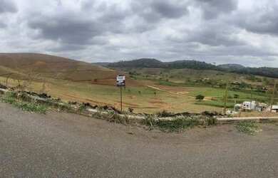 Imagem: O terreno possui 460m² de Área e está localizado em Urucânia