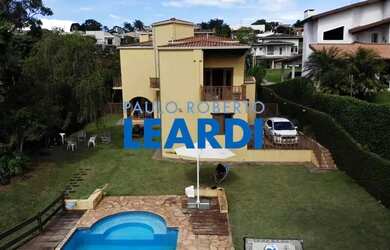 Imagem: A casa em condomínio possui 4 Dormitórios, 5 Banheiros, 5