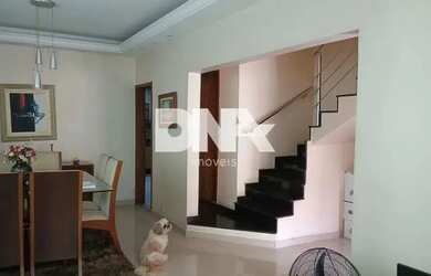 Imagem: A casa possui 3 Dormitórios, 4 Banheiros, 1 Vaga na garagem