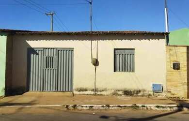 Imagem: A casa possui 1 Dormitório, 1 Banheiro, 1 Vaga na garagem