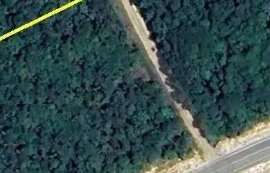 Imagem: O terreno possui 3.000m² de Área, Imóvel novo e está localizado