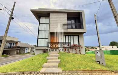 Imagem: A casa em condomínio possui 3 Dormitórios, 4 Banheiros, 2