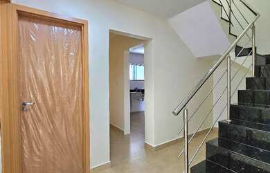 Imagem: A casa em condomínio possui 5 Dormitórios, 5 Banheiros, 2