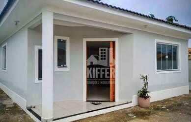 Imagem: A casa possui 3 Dormitórios, 2 Banheiros, 2 Vagas na garagem