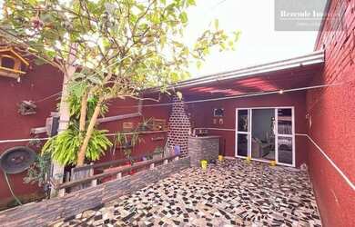 Imagem: A casa possui 2 Dormitórios, 1 Banheiro, 1 Vaga na garagem