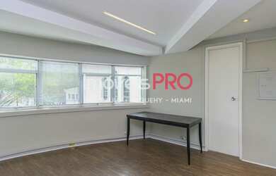 Imagem: O depósito possui 1 Vaga na garagem e 56m² de Área e está