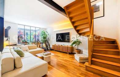 Imagem: A casa possui 3 Dormitórios, 3 Banheiros, 2 Vagas na garagem