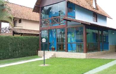 Imagem: A casa em condomínio possui 3 Dormitórios, 1 Banheiro, 2 Vagas