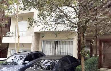 Imagem: A casa em condomínio possui 4 Dormitórios, 4 Banheiros, 2