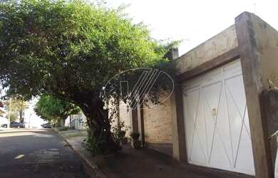 Imagem: A casa possui 3 Dormitórios, 5 Banheiros, 3 Vagas na garagem