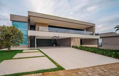 Imagem: A casa em condomínio possui 5 Dormitórios, 5 Banheiros, 5