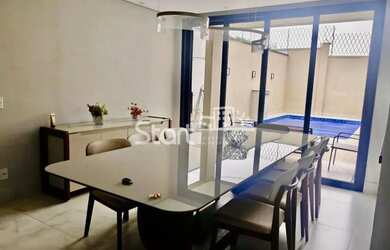 Imagem: A casa em condomínio à venda possui 3 Dormitórios, 5 Banheiros