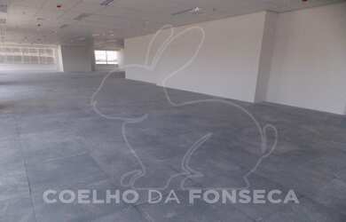 Imagem: O depósito possui 5 Vagas na garagem, 230m² de Área e está