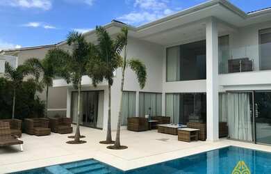 Imagem: A casa em condomínio possui 5 Dormitórios, 5 Banheiros, 1