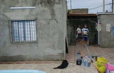 Imagem: A casa possui 1 Dormitório, 2 Banheiros, 2 Vagas na garagem