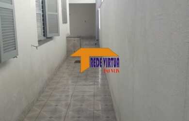 Imagem: A casa possui 2 Dormitórios, 2 Banheiros, 2 Vagas na garagem