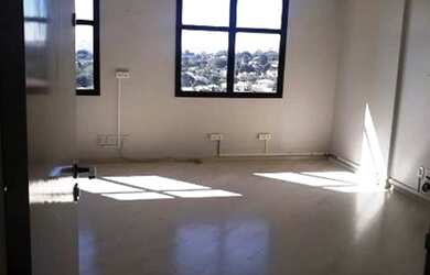 Imagem: O depósito possui 1 Vaga na garagem e 30m² de Área e está